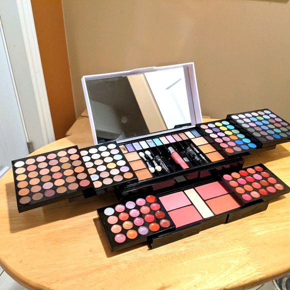 Icing Other - Large Makeup Pallet